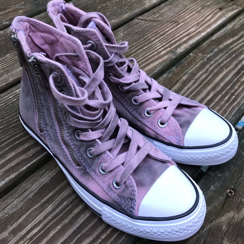 Distressed zippers pink high top converse